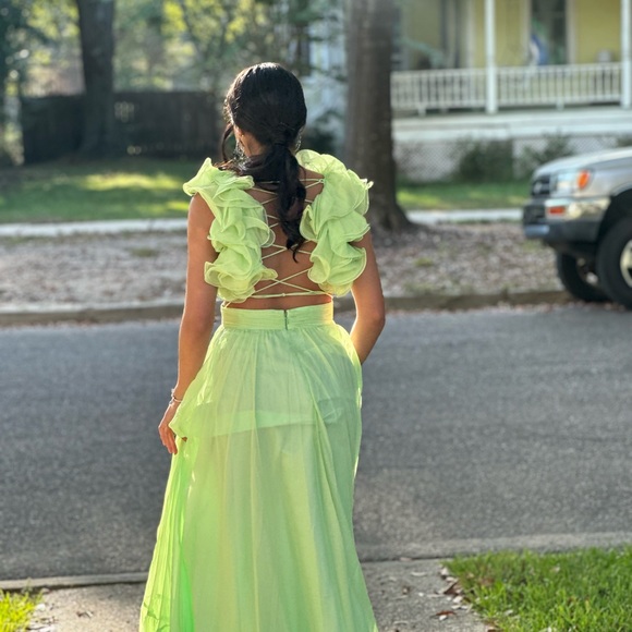 MAC DUGGAL INDY CHIFFON GOWN - Picture 10 of 11